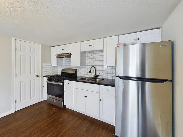 607 Enid St #1/2-2 — Photo 6