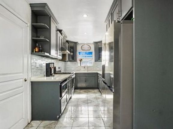 5th image of 1119 W 65th Pl