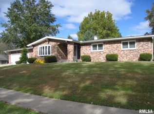 125 27th Ave, Moline, IL 61265