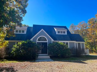 6 W Meadow Ln, Oak Bluffs, MA 02557