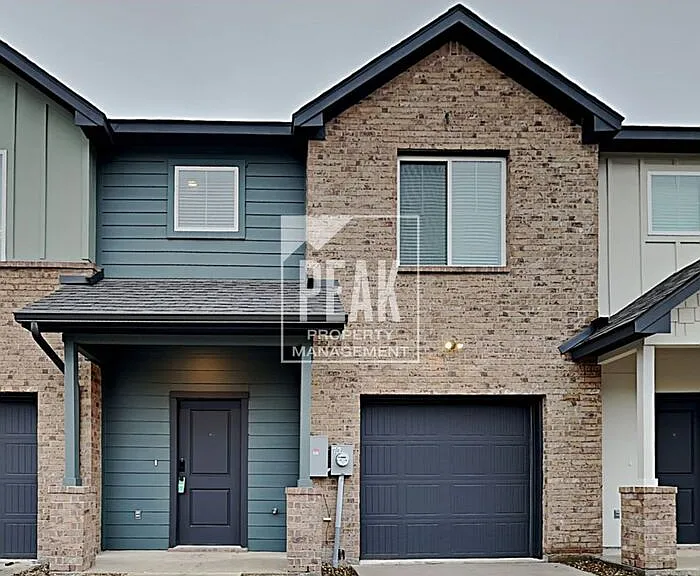 404 Briarwood Ln — Photo 1