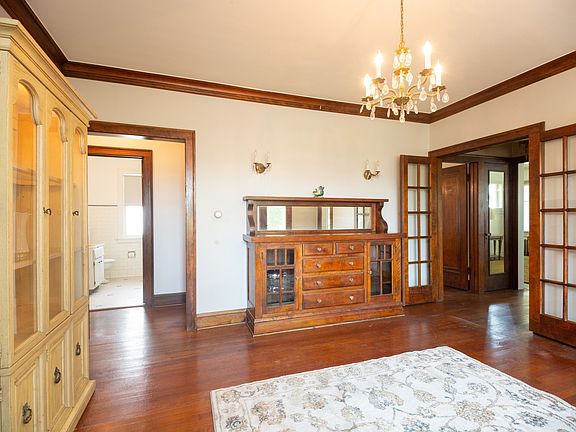 3rd image of 1163 E Walnut Ave