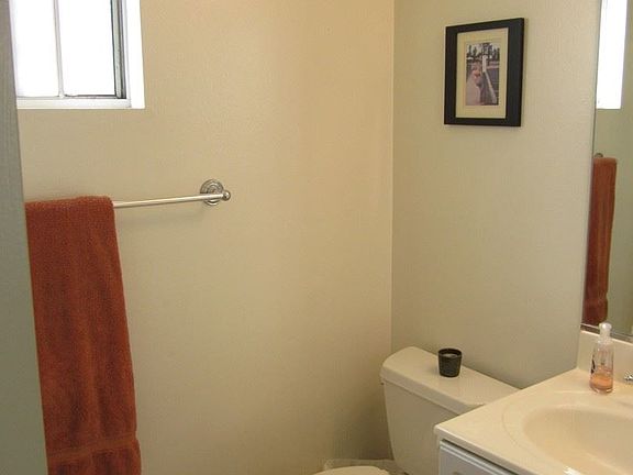 5th image of 710 9th St APT D