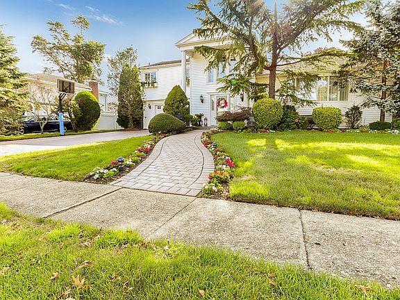 2nd image of 52 Wenwood Dr