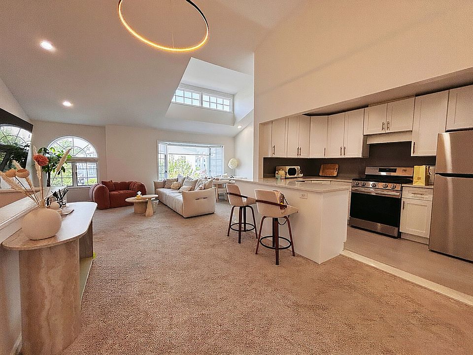 1st image of 240-52 Oak Park Dr