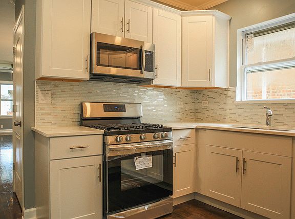 3rd image of 2716 N Moody Ave