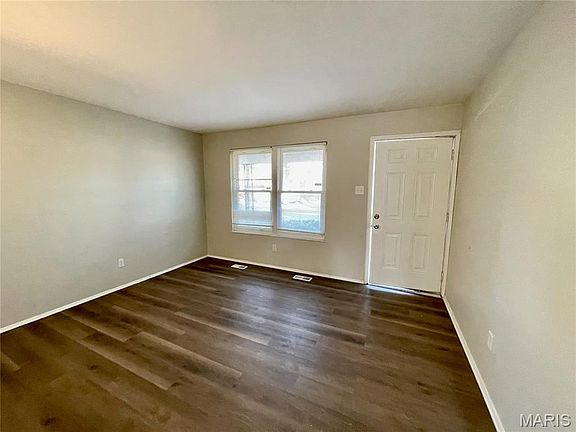 3rd image of 10149 Royal Dr