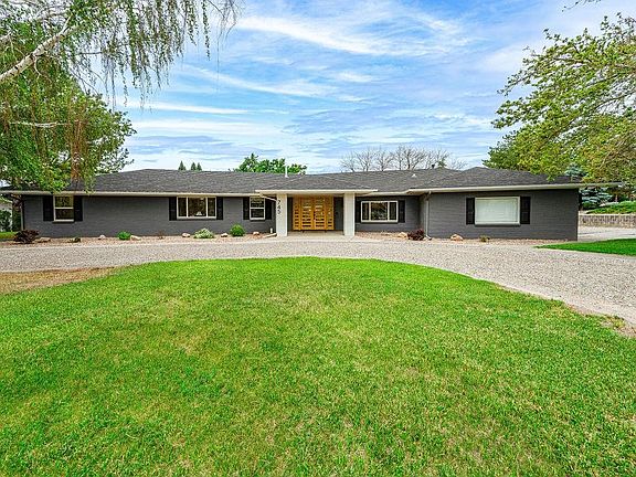 2nd image of 745 Golfmore Dr