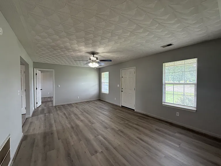 106 Tiffany Ct — Photo 7