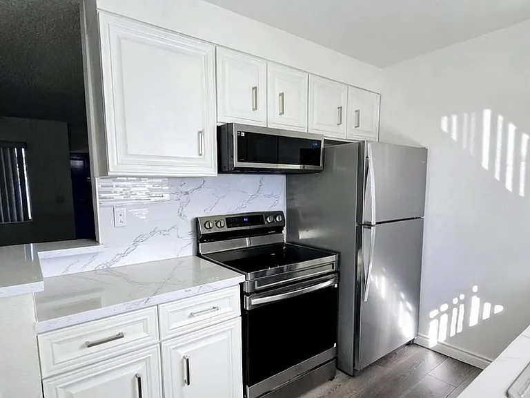 Harmony Court Apartments — Photo 8