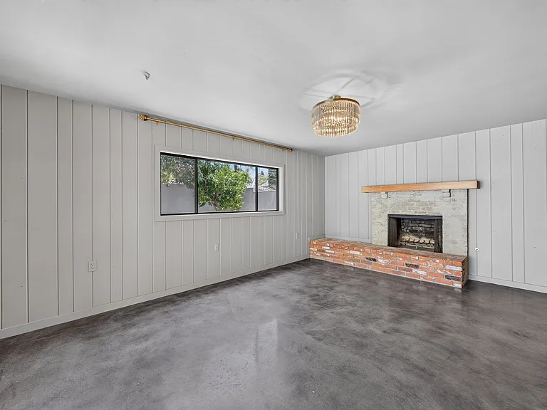 614 N Glendora Ave — Photo 18