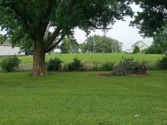 5th image of 1005 Pekin Dr