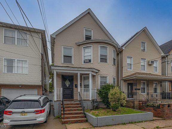 2nd image of 26 Reid St