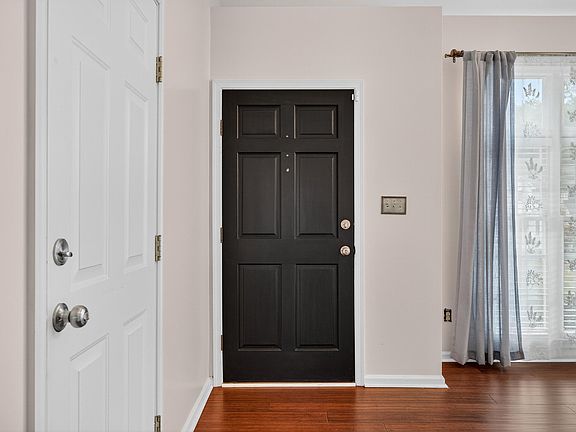 4th image of 1004 Clay Hill Dr