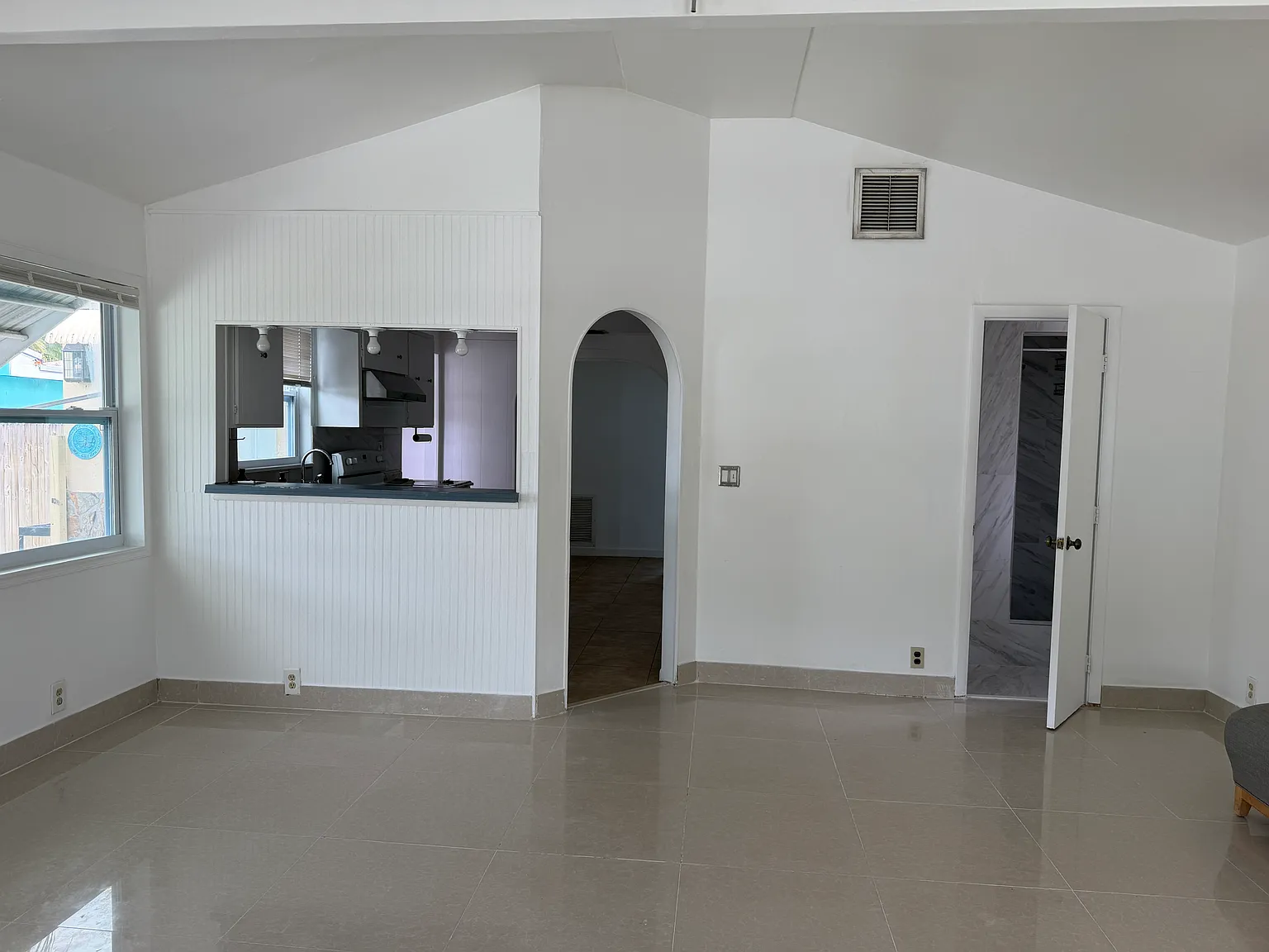 2 bed, 978 sqft, $3,200 — Photo 2