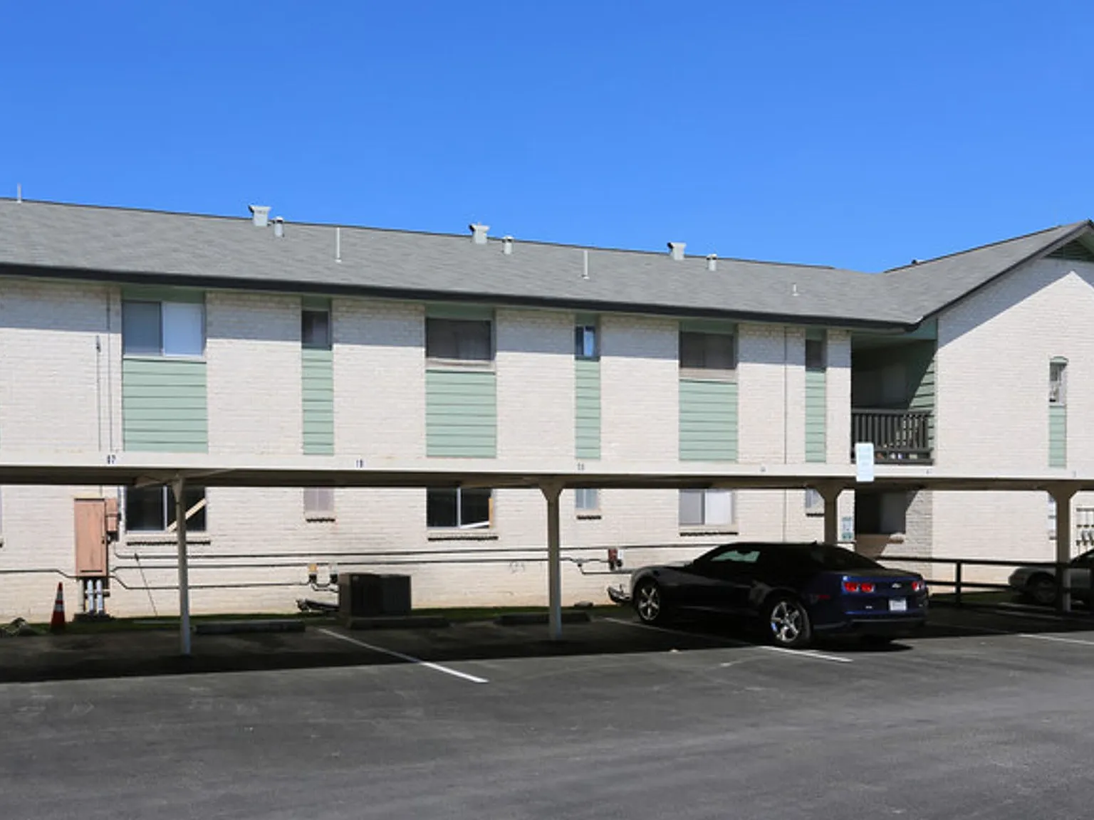 Robinson Manor Apartments — Photo 3