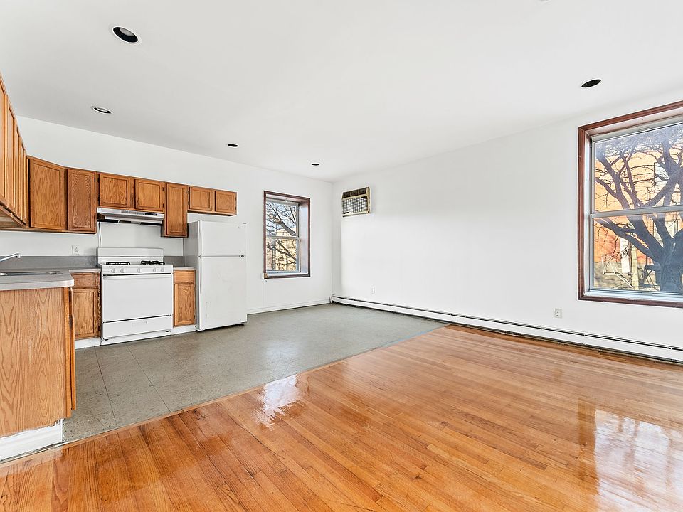 1st image of 462 3rd Ave APT 2