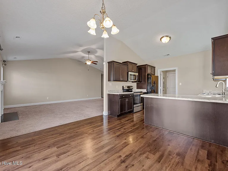 320 Aquamarine Cir — Photo 8