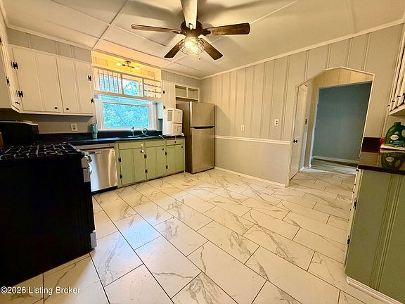 4th image of 406 Evergreen Rd