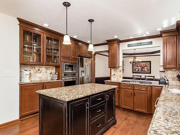 5th image of 12718 Wheaton Ave