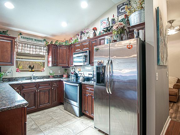 4th image of 13305 Wisteria Dr