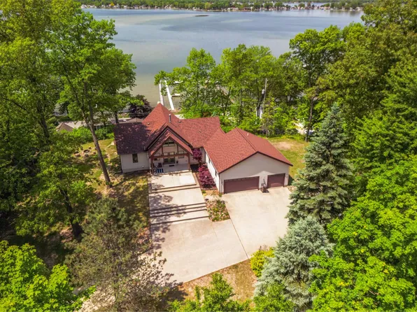 7107 Hallenbeck Hwy, Manitou Beach, MI 49253