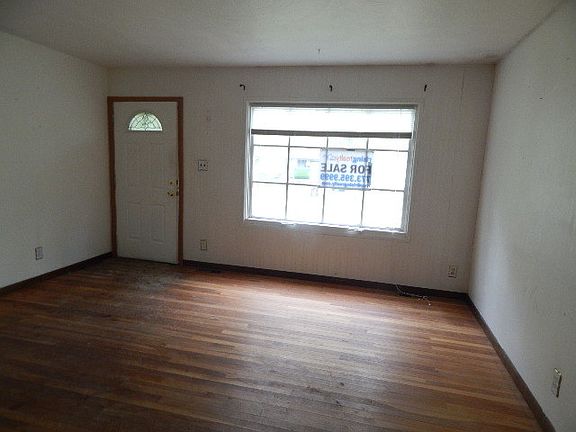 3rd image of 22411 Clyde Ave