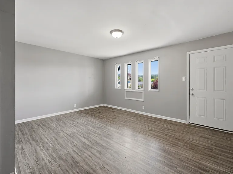 1805 Oxford Cir — Photo 12