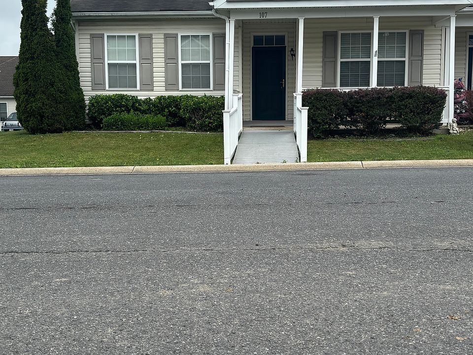1st image of 107 Heartwood Dr