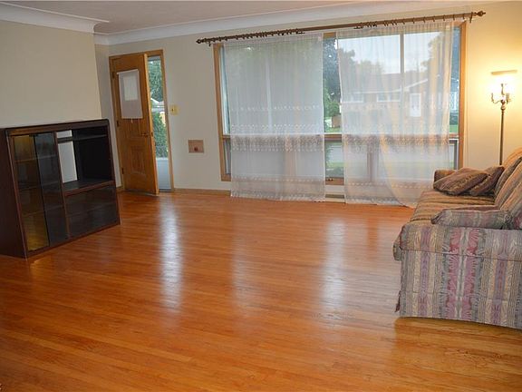 4th image of 10425 Boundary Ln
