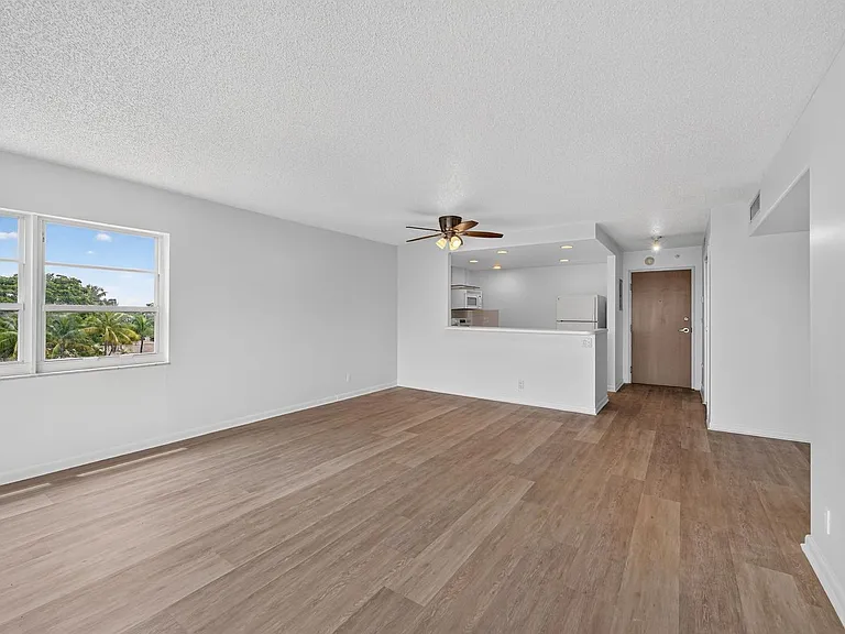 340 Sunset Dr #501 — Photo 4