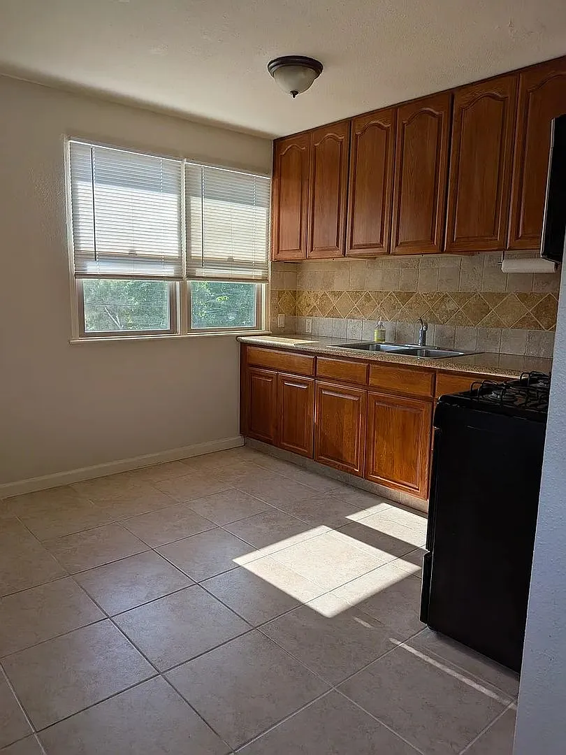 610 Union Ave — Photo 4