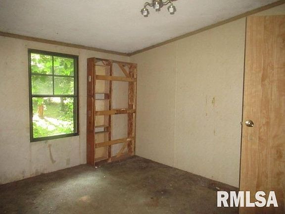 5th image of 4076 Old School Ln