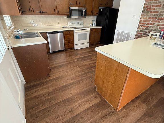5th image of 407 Valleywood Dr