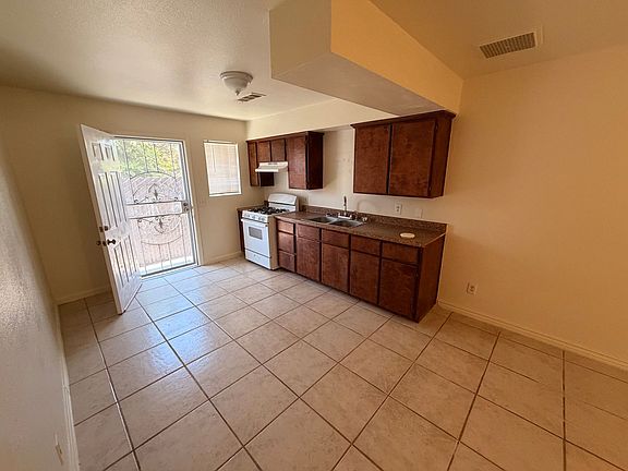 4th image of 246 W Belleview Ave APT B