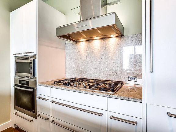 5th image of 2900 McKinnon St APT 2403