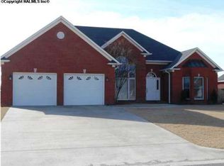 612 Haley Ann Dr SW, Hartselle, AL 35640