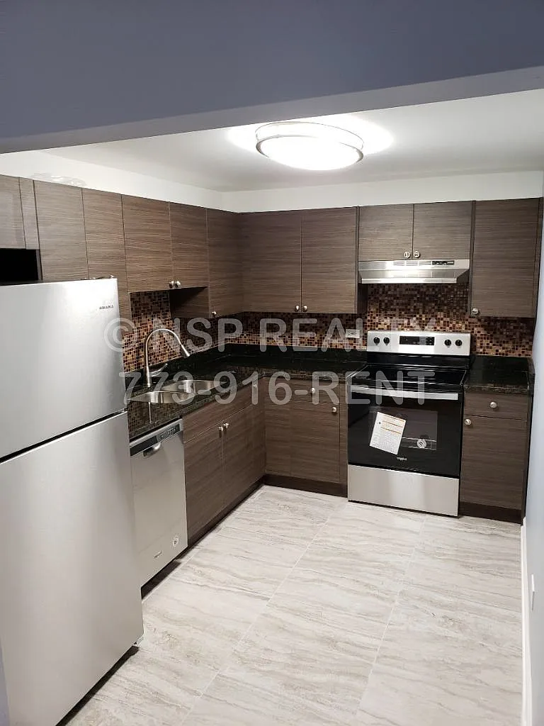 N Quentin Rd, Palatine — Photo 1