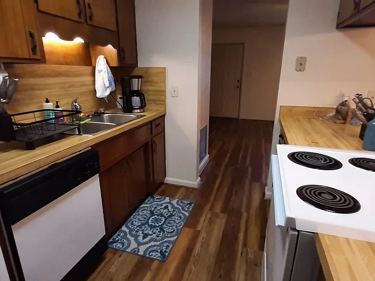 169 Locke St #C — Photo 10