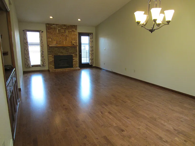 1339 Aspen Pl — Photo 2