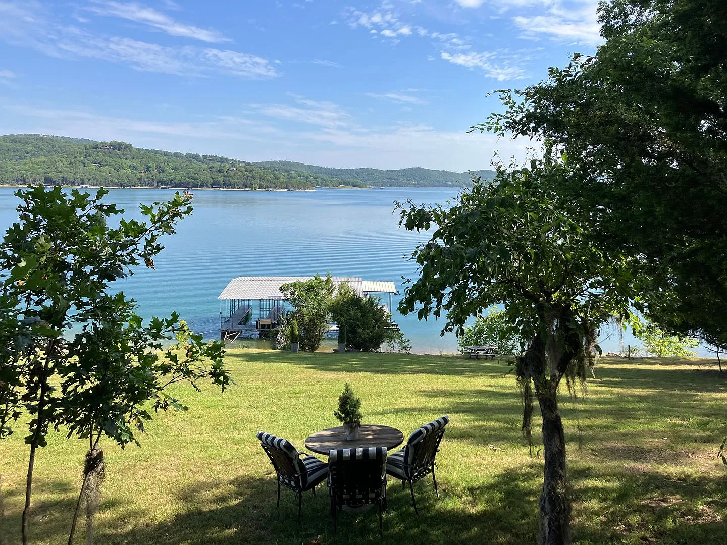 Million Dollar gorgeous open view of Beaver Lake! Adorable cabin just steps to the water! Near Be... — Photo 1
