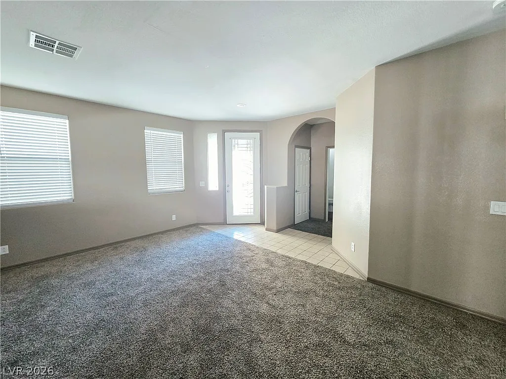 4 bed, 2.5 bath, 2405 sqft, $2,250 — Photo 3