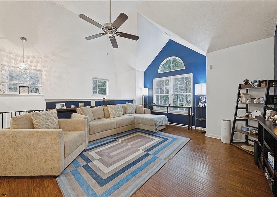 1st image of 710 Rue Marseille