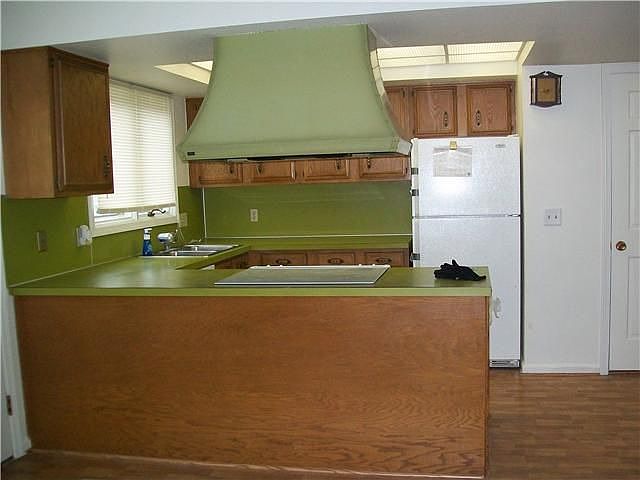 2nd image of 5853 Cresthaven Ln