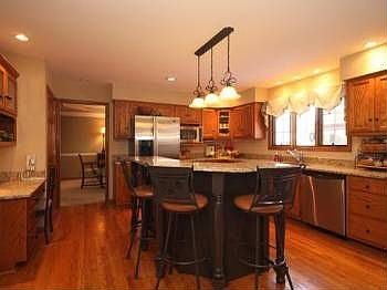 4th image of 387 Gateshead Dr