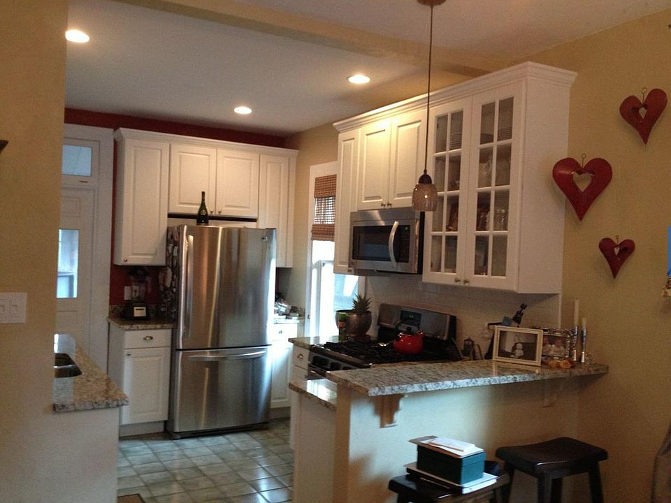 2nd image of 2482 Meade St