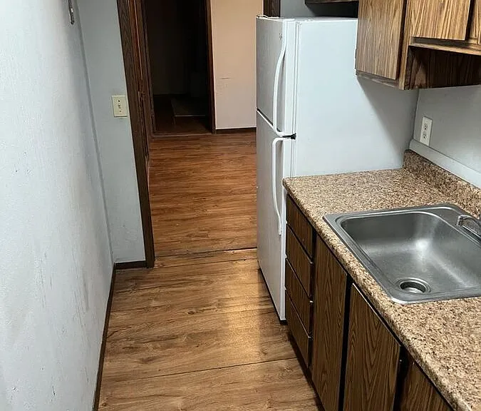 406 Amhurst Dr — Photo 4