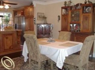 588 Cadieux Rd, Grosse Pointe, MI 48230