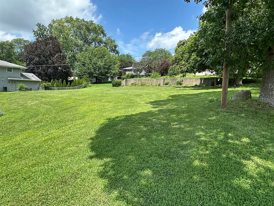 1st image of 3XX Hemlock Ln