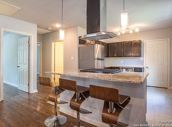 4th image of 566 W Wildwood